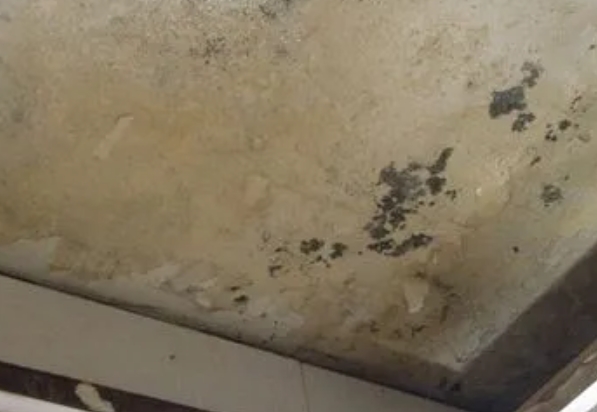 天涯阳台漏水维修公司分享下天涯卫生间渗水维修需要注意哪些问题。
